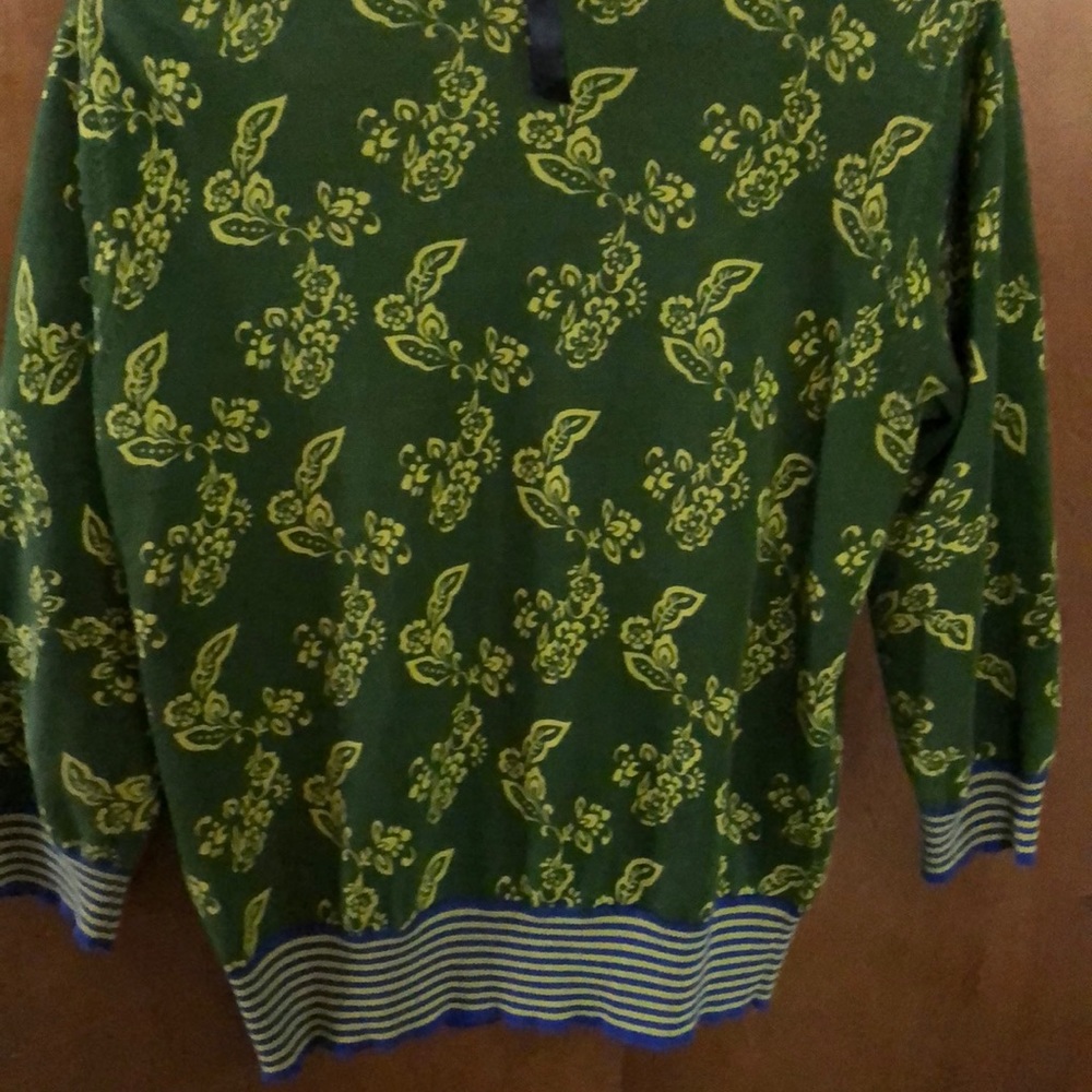 Sweater - Picture 4 of 4